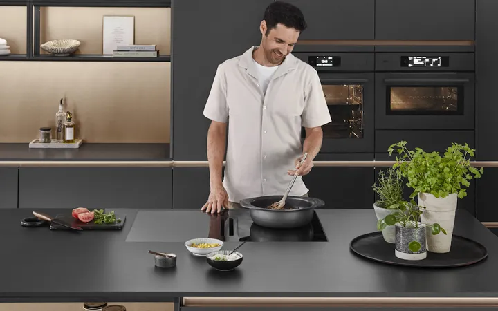 Nobilia North America Senso, Premium Honed Black 4